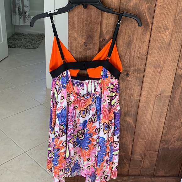 Beautiful backless summer dress- absolutely gorgeous colors! Very sexy! - Picture 2 of 2